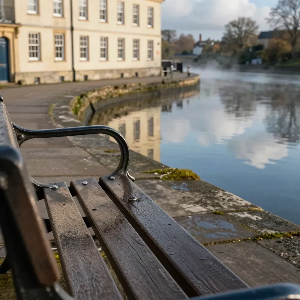 River promenade benches and Georgian façades reflected in a calm Ross-on-Wye bend